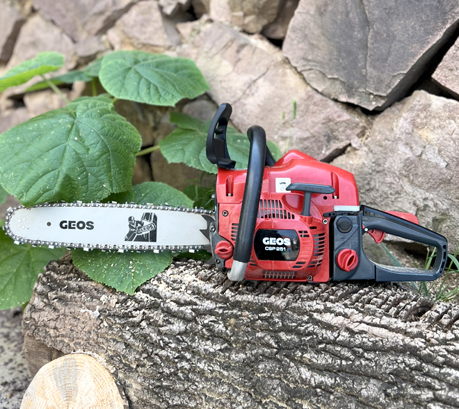 <b>Мощные и качественные</b>. Предназначены для рутинных работ по саду, заготовке дров, распиловки пиломатериала, в деревянном домостроении и в коммунальном хозяйстве.