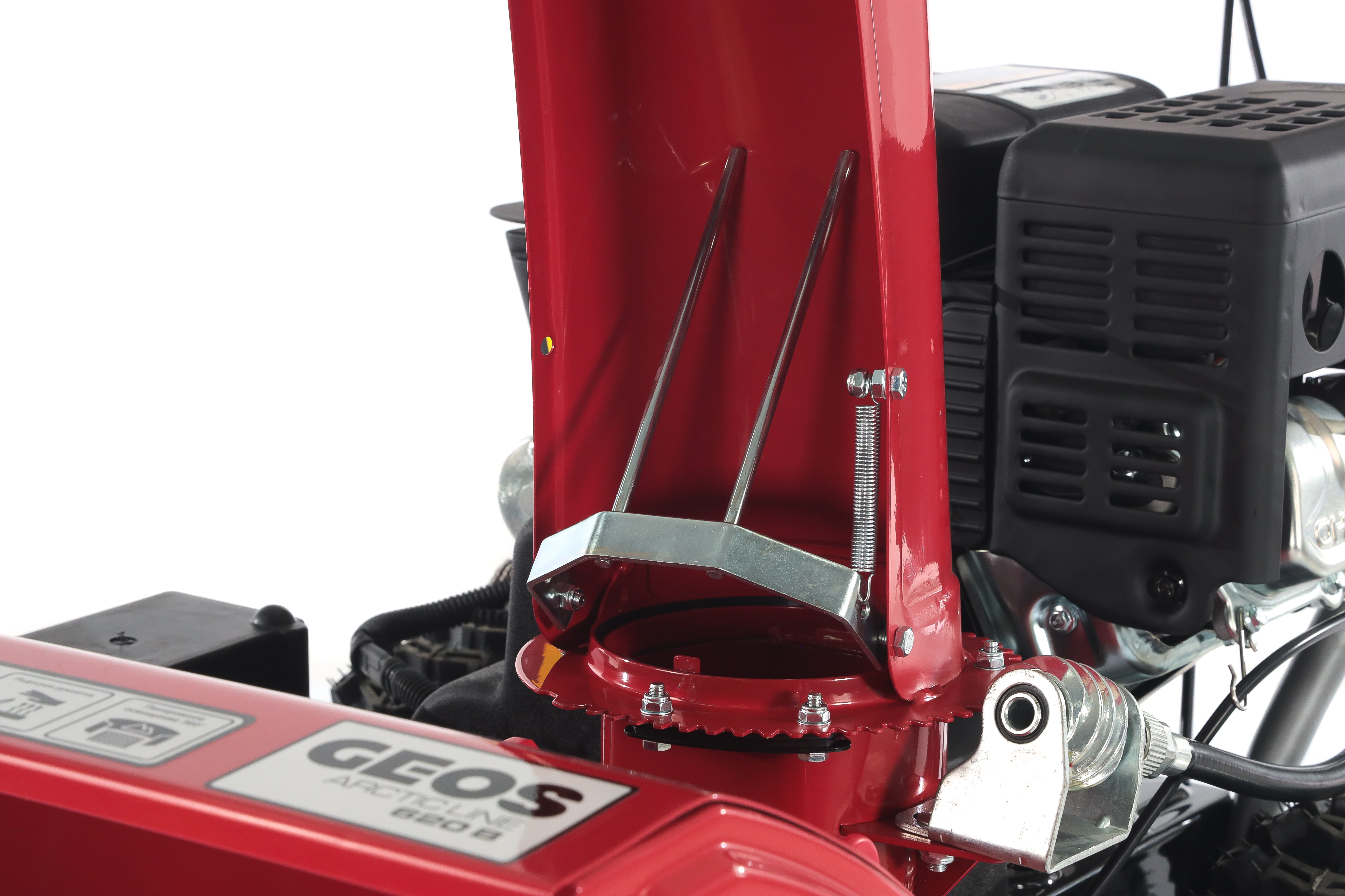 <b>Прочный стальной желоб с вилкой безопасности и поворотным механизмом</b>, который позволяет регулировать направление выброса снега в любой момент. На желобе установлен дефлектор для регулирования угла выброса.