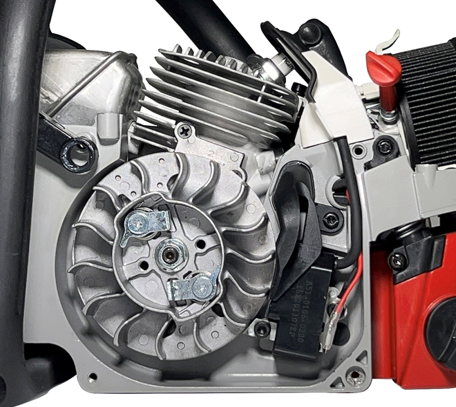 <b>Модуль зажигания CDI</b> обеспечивает высокую мощность и крутящий момент при любых рабочих оборотах двигателя.