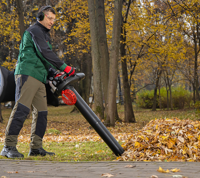 <b>GEOS MAX HB 330</b> может использоваться в режиме всасывающего садового измельчителя. Для этого необходим комплект дооснащения - опция. 
Данная модель отлично подходит для уборки как придомовых, садовых участков, так и территорий коммерческих объектов.