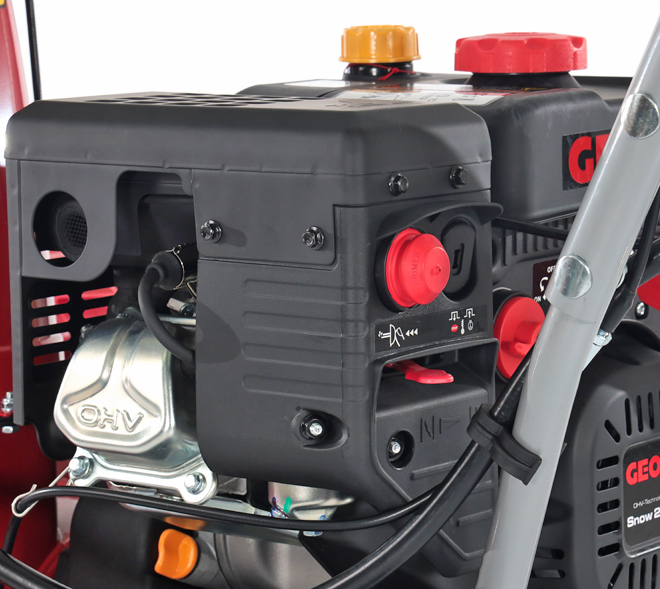 <b>Единый блок системы выхлопа и карбюратора.</b> Подогревает карбюратор и поступающее в него топливо. Препятствует обледенению каналов и жиклеров карбюратора. В конструкции моноблока предусмотрен тепловой конвектор для аккумулировании тепла и испарения влаги. 