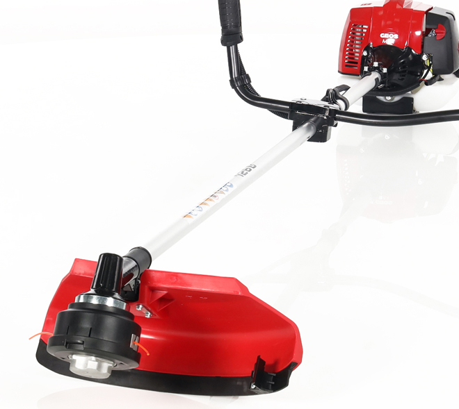 <b>Эффективная косильная гарнитура</b> для любой травы и мелкого кустарника. Косильные гололвки Fast&Easy позволяют без снятия заправлять леску.